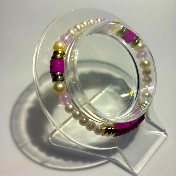 💜 Purple and pearls bracelet 💜 - Picture 2 of 3